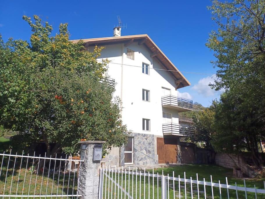 Ferienwohnung Casa Vacanza Leonardo Chambave Exterior foto